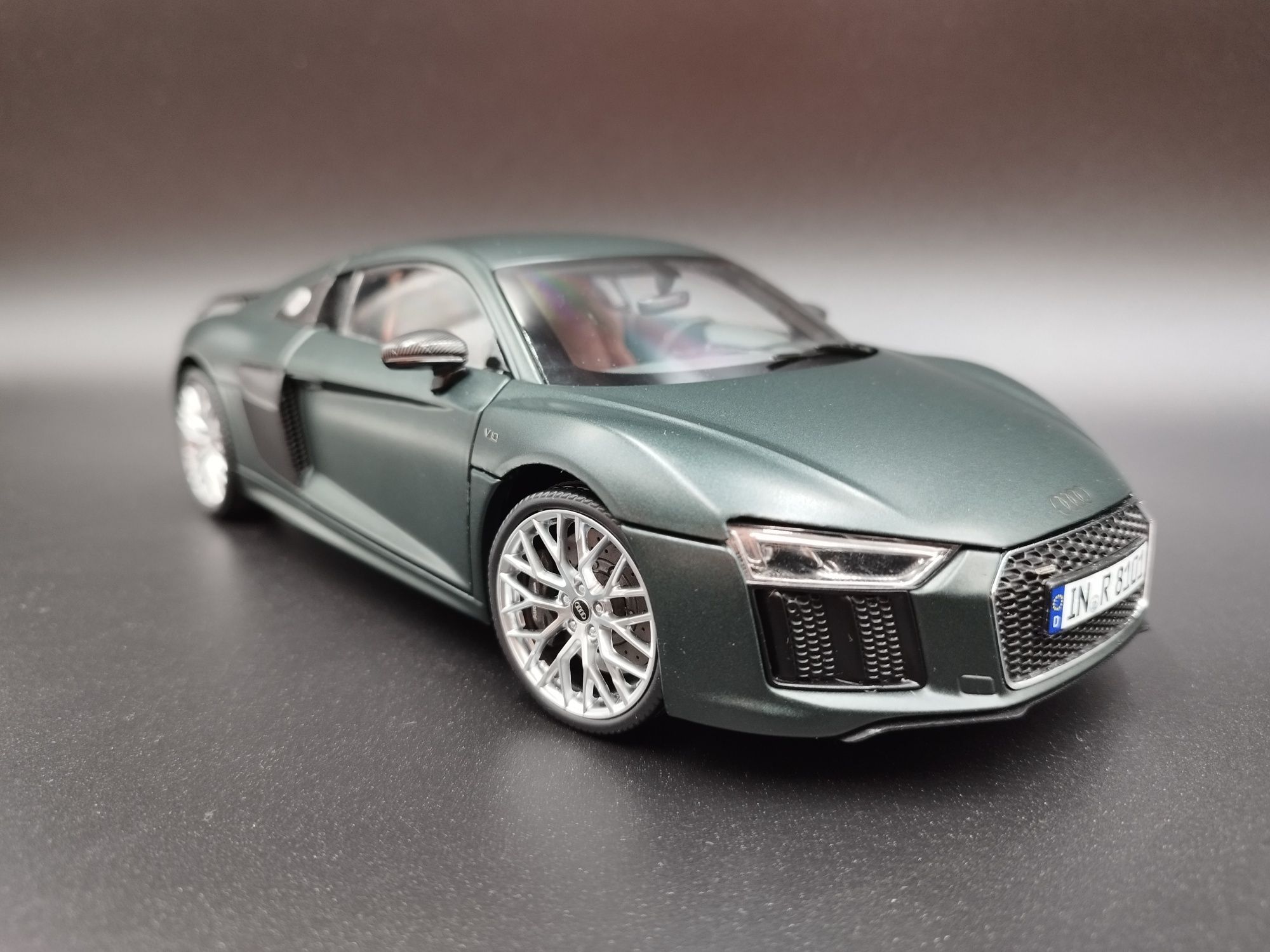 1:18 I Scale Audi R8 Plus Coupe V10  model nowy