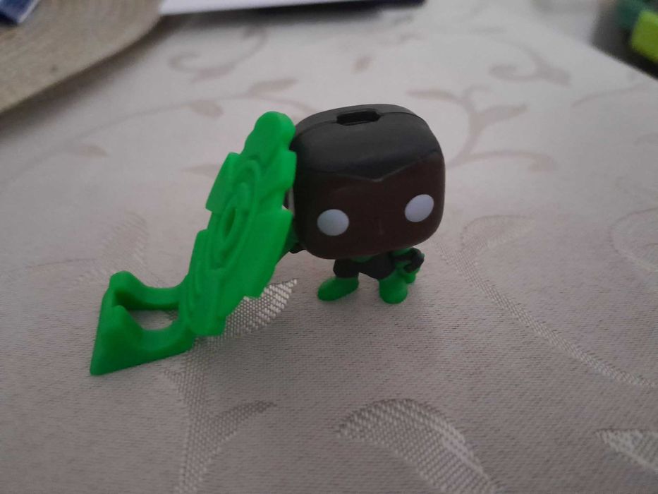 figura kinder joy funko pop green lantern