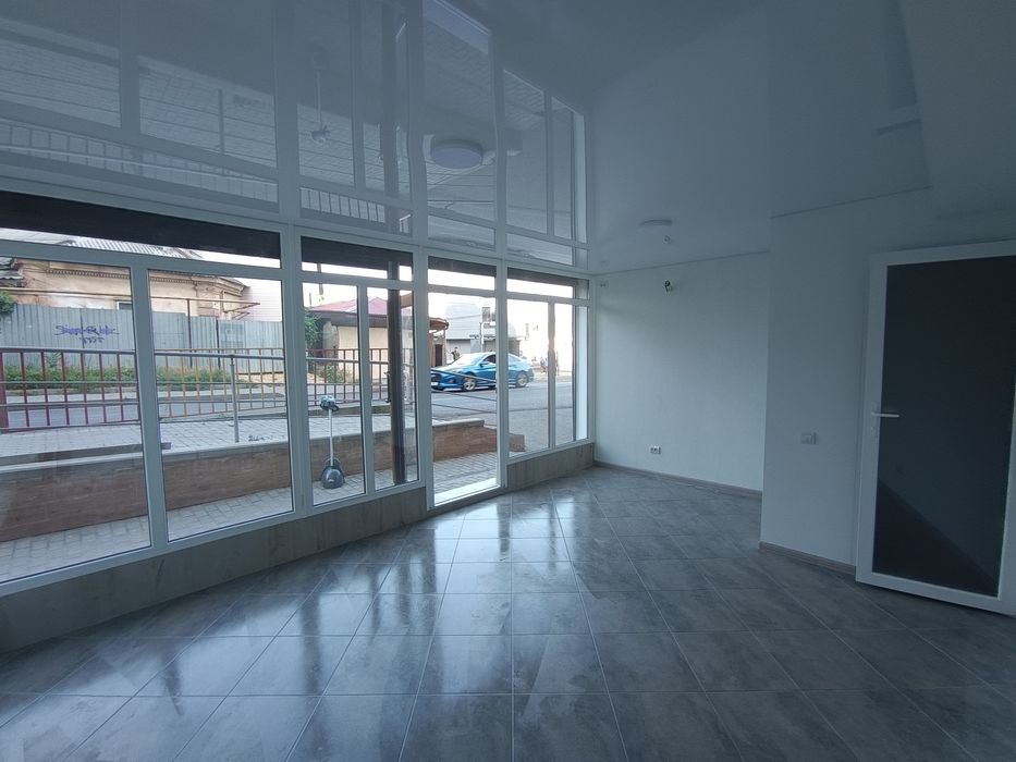 Коммерческое помещение в новом доме, 1 этаж, фасад на ул. Долгая.