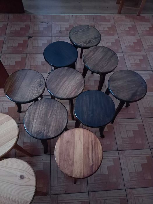 Комплект :  Стол и табуретки