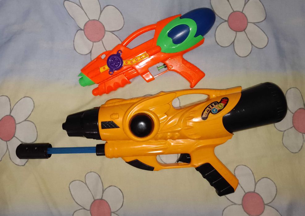 Водяные пистолеты