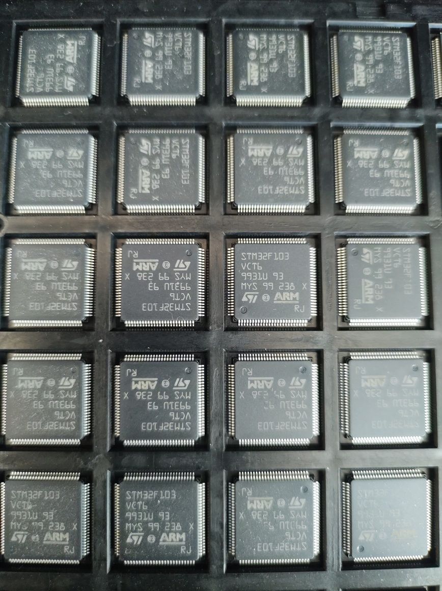 Мікроконтролер ARM ST STM32F103VCT6