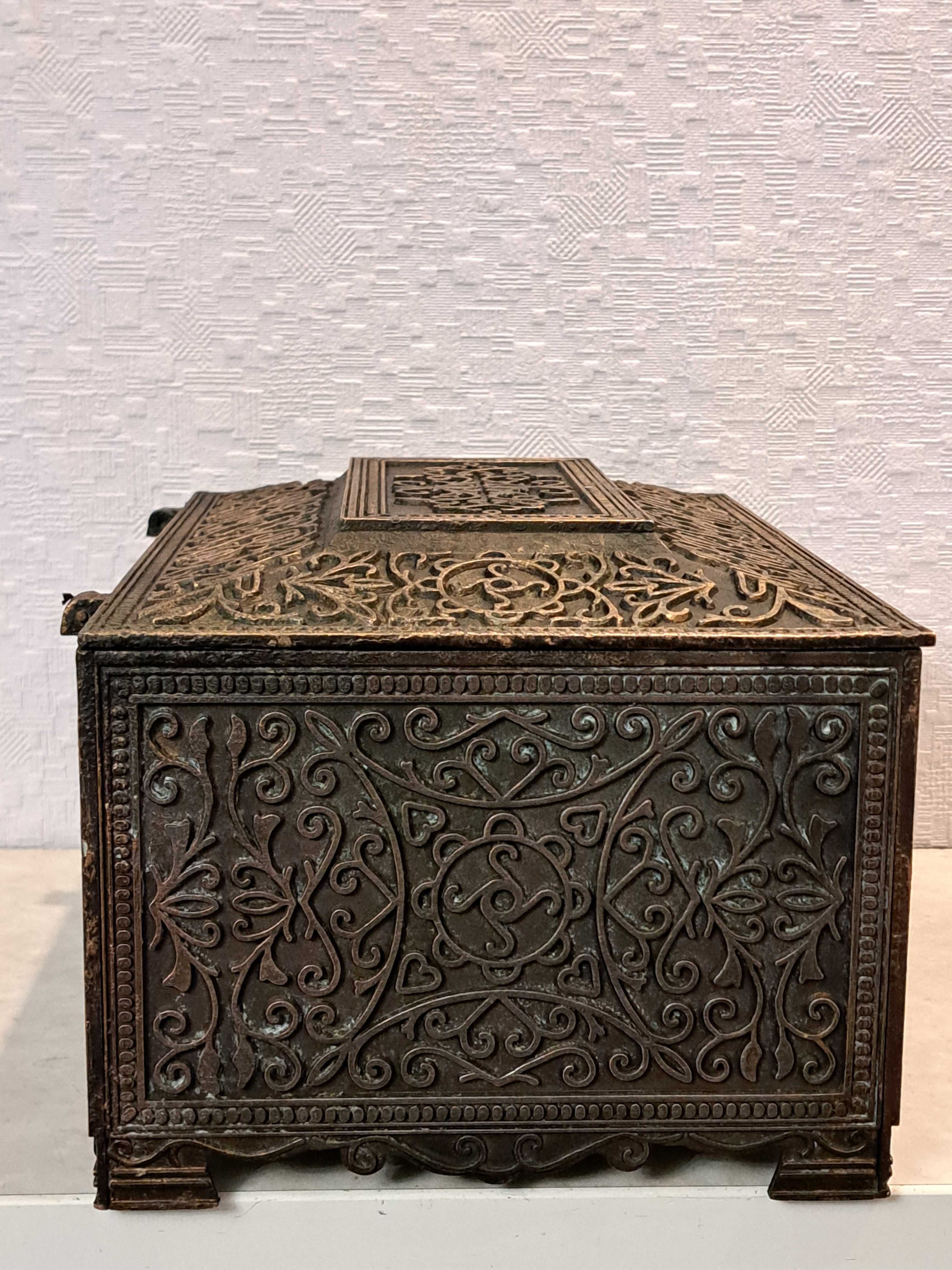Бронзовая шкатулка коллекционная СССР, ларец - силумин. медь 80г.
