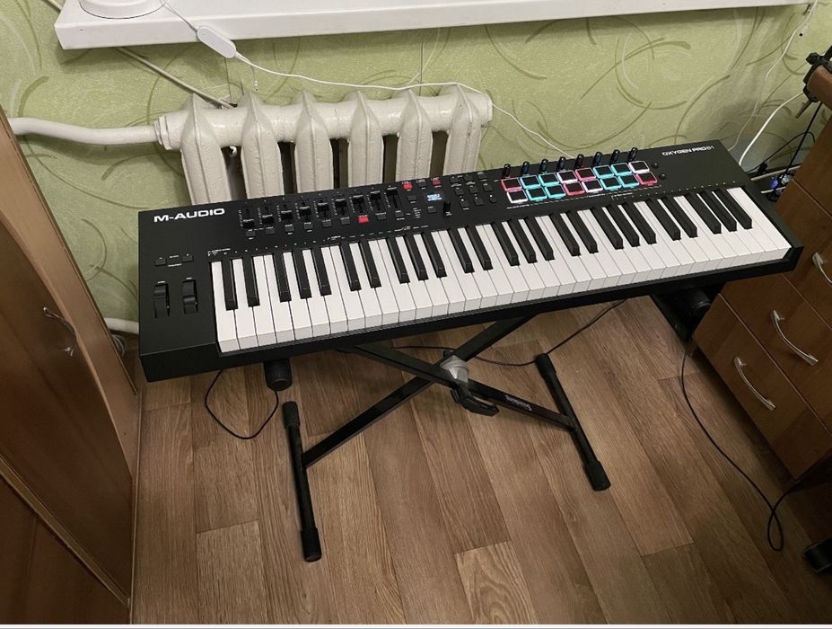 Продам M-Audio Oxygen Pro 61 MIDI клавіатура з drum pads