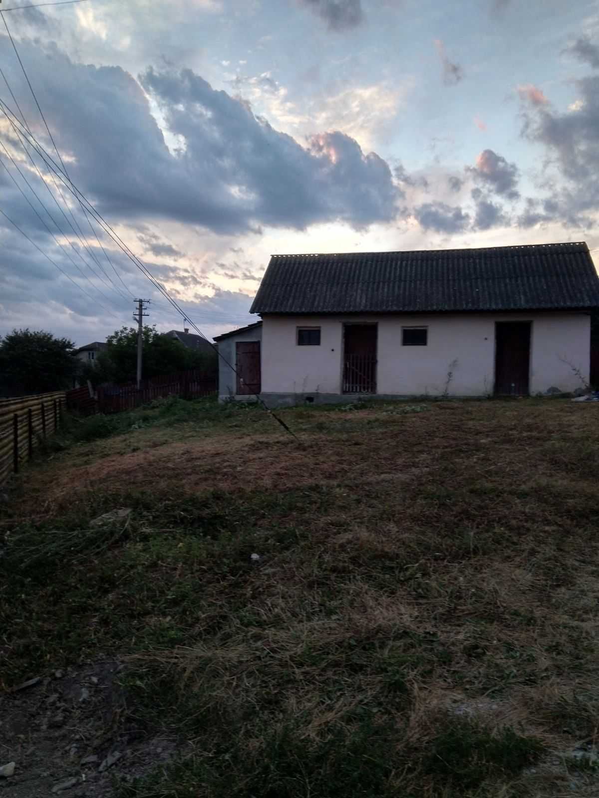 Будинок з двома добудовами  біля Чорткова село ЗаліСся.