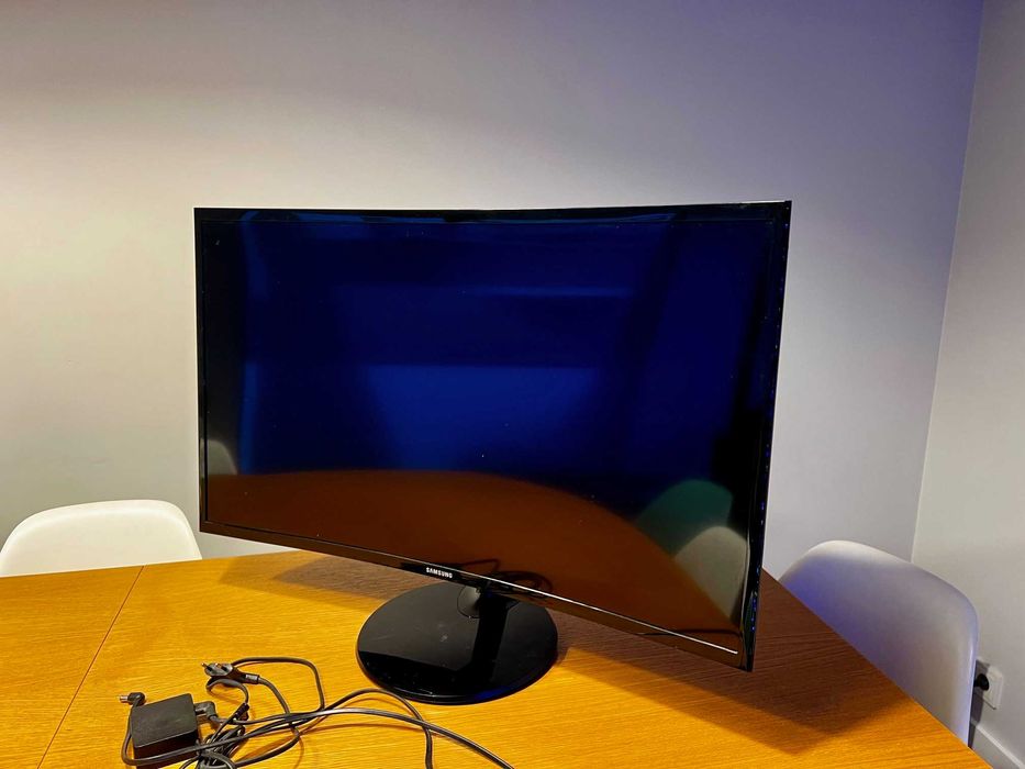 Monitor Samsung 32 cale Curved multimodally