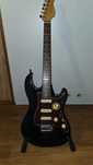 Sprzedam gitarę Sire Larry Carlton S3 BK - bardzo dobry stan.