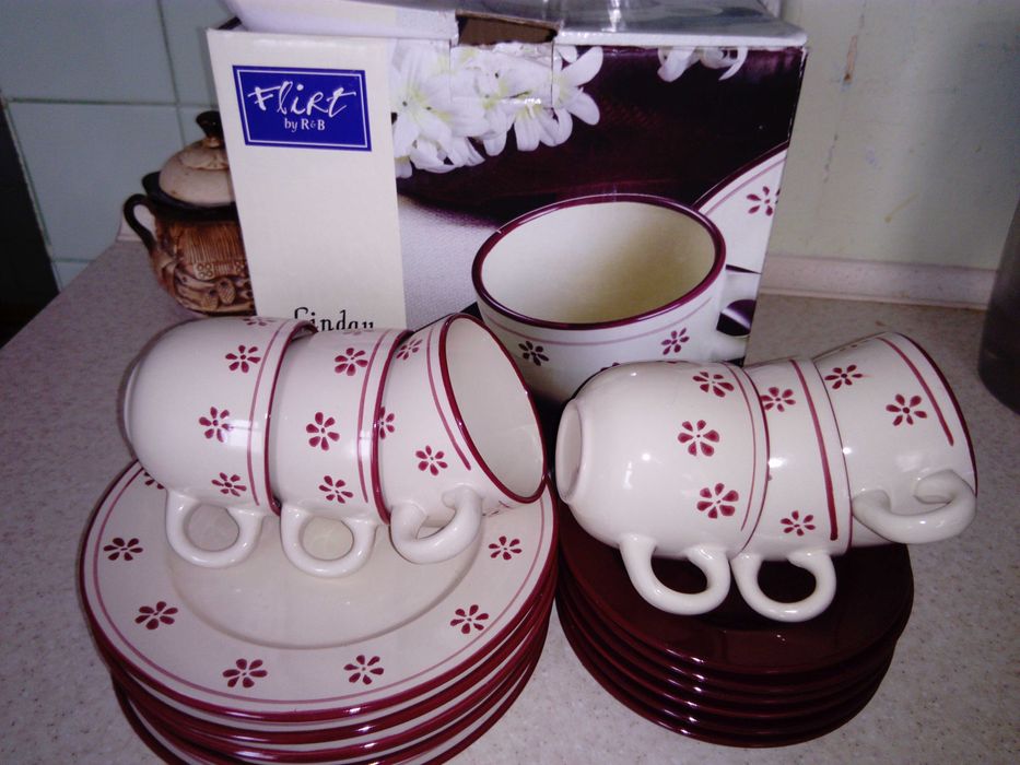 Сервіз чайно-кавовийй.Кераміка.18 предметів.Германія