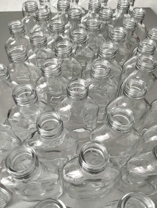 Butelki szklane 100 ml plus zakrętki, 50 sztuk.