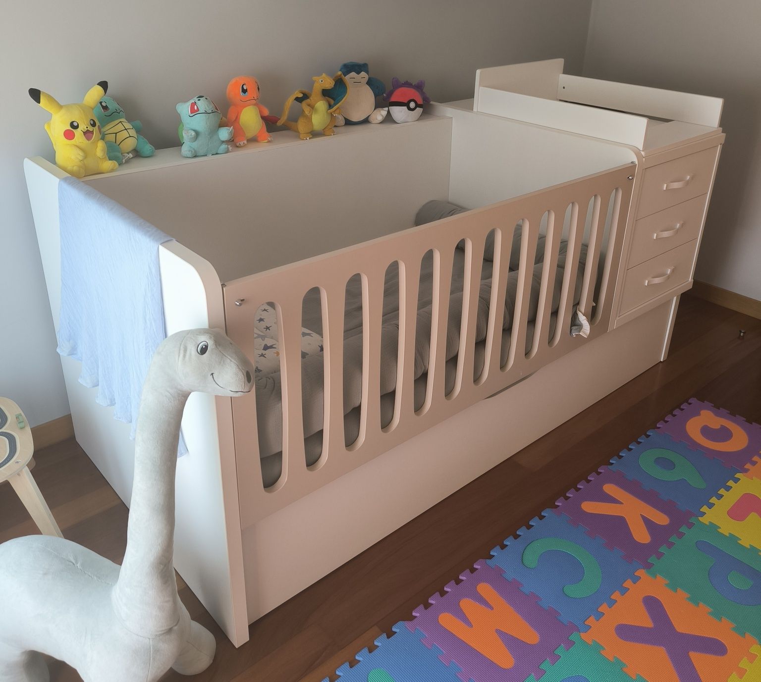 Berço infantil com cama conversível