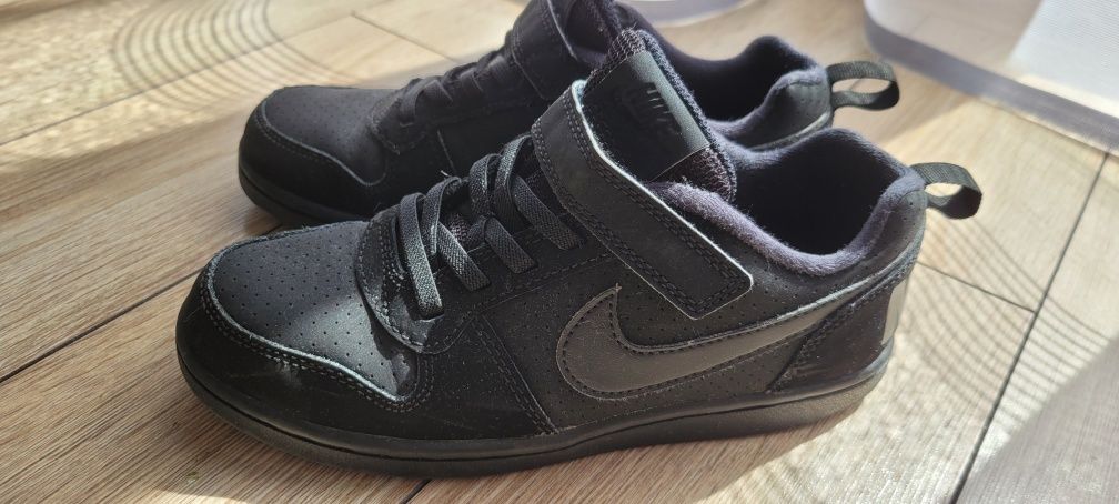 Nike Court Borough Low roz. 33