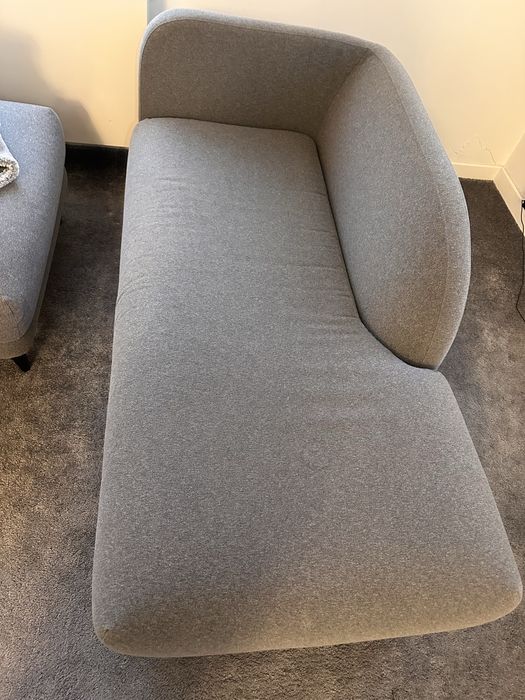 Jenny sits szezląg kanapa fotel do odpoczynku leżanka