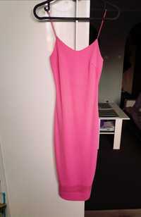 Pink boutique różowa dopasowana elastyczna sukienka za kolano.