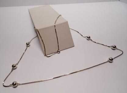 Długi srebrny łańcuszek kostka zdobiona kulkami 83 cm. 1,5 mm.