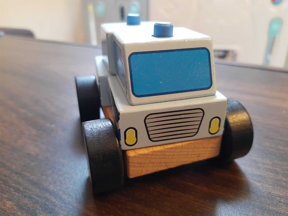 Drewniany samochód policyjny Playtive układanka