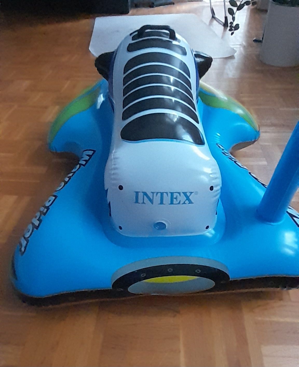 Intex inflatable wave rider. (Dmuchany skuter wodny)