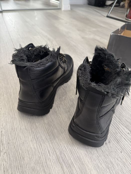 Продам зимові ботінки Caterpillar