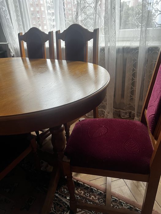 Продається стіл і 6 крісел