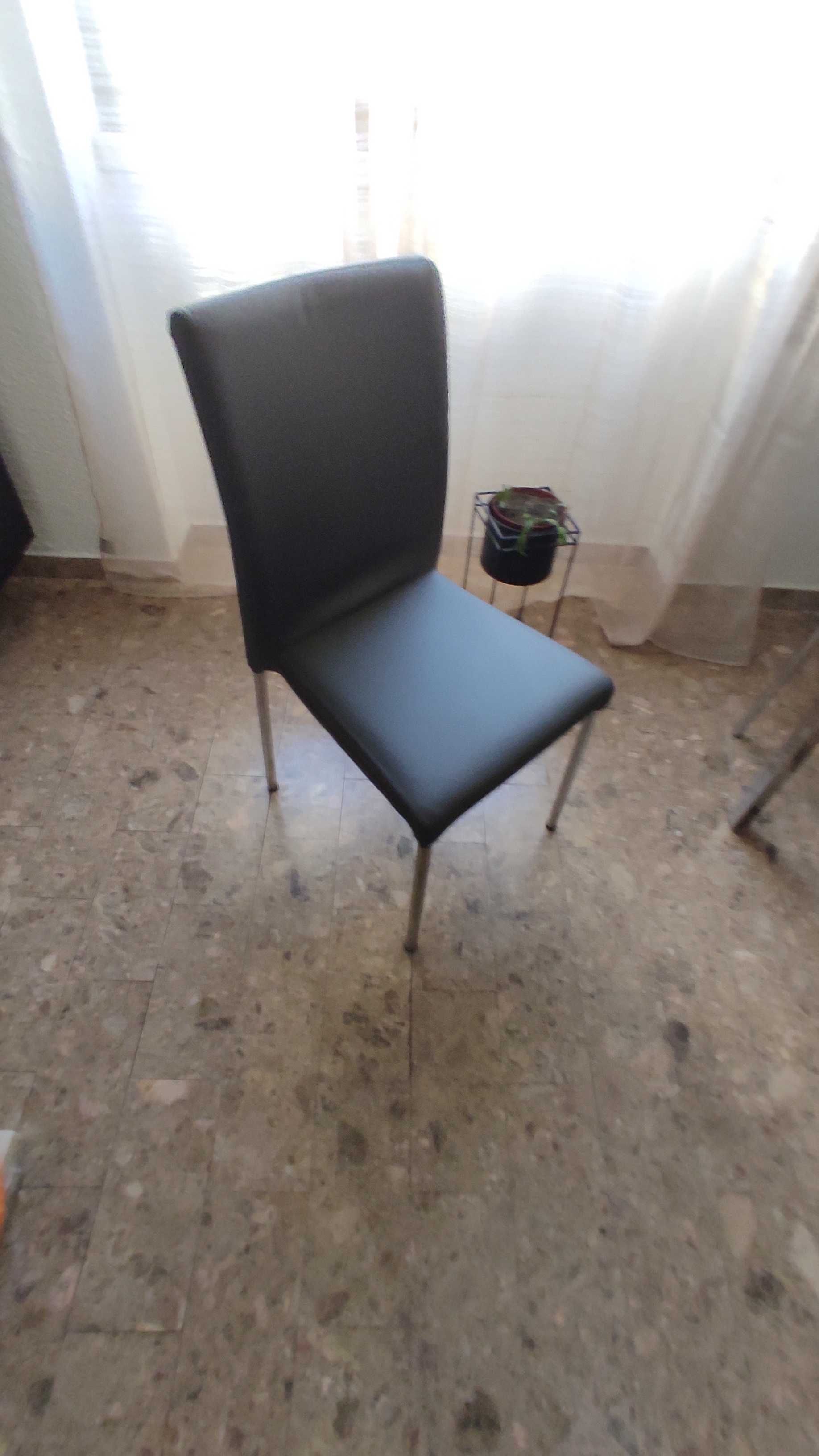 Mesa de cozinha 135x85 com 4 cadeiras