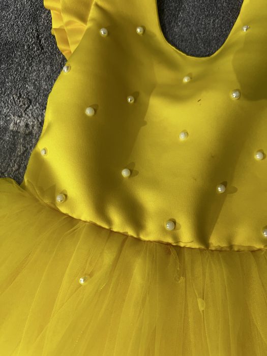 Продам жовту святкову сукню