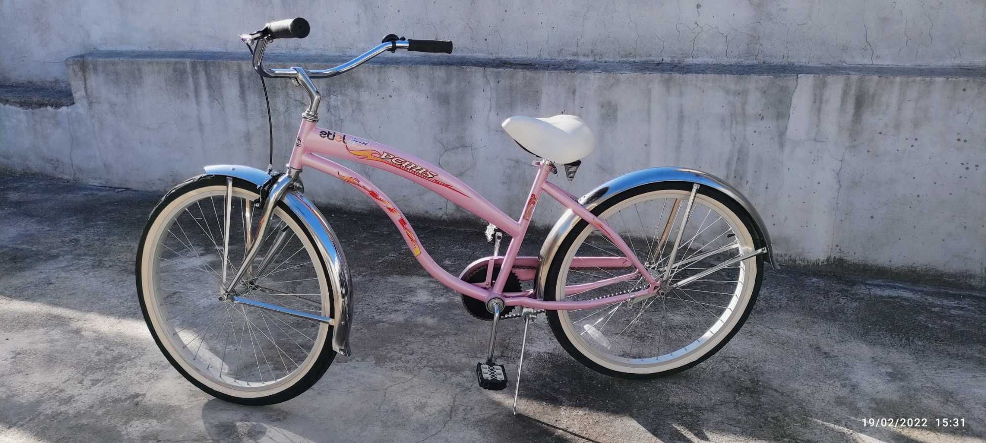 Bicicletas vendidas a unidade ou 3 por preço total.