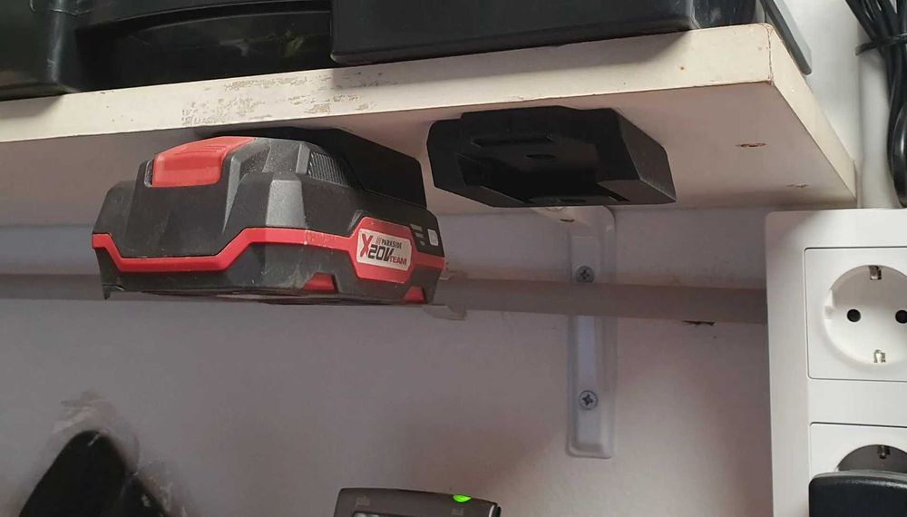 Настінний тримач настенный держатель для аккумуляторов Parkside X 20V