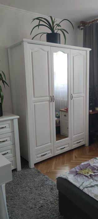 Okazja! Sprzedam szafę do sypialni z prawdziwego drewna