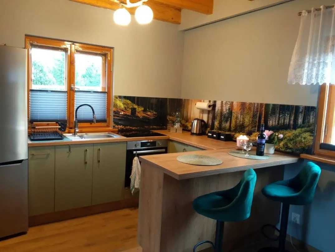 Domek całoroczny w otoczeniu lasów i jezior