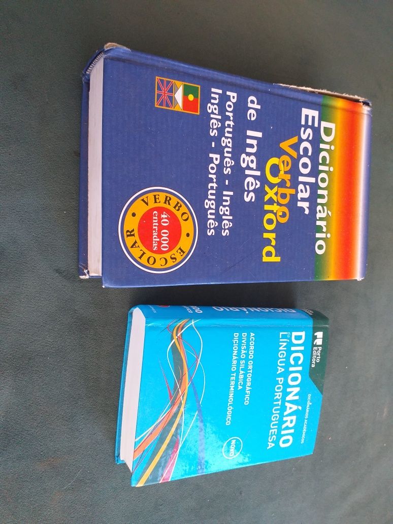 2 dicionários inglês-portuguê 3 agendas não pautados com capas em cort