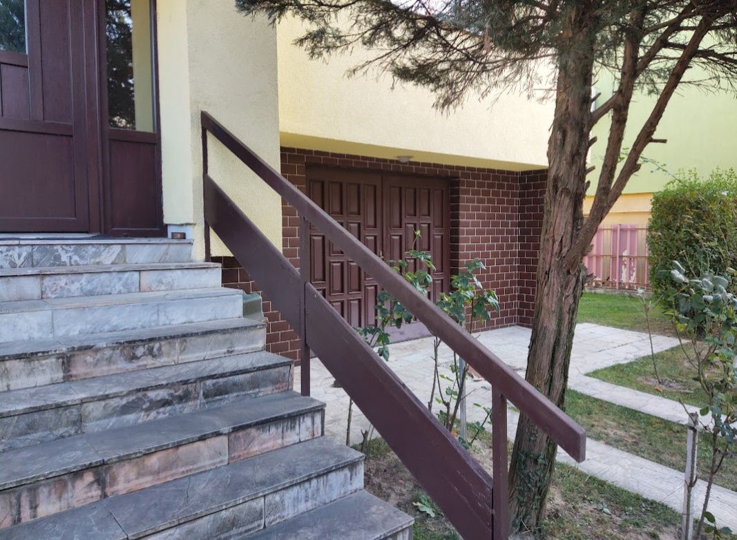 Продам  будинок у р-ні Дастору