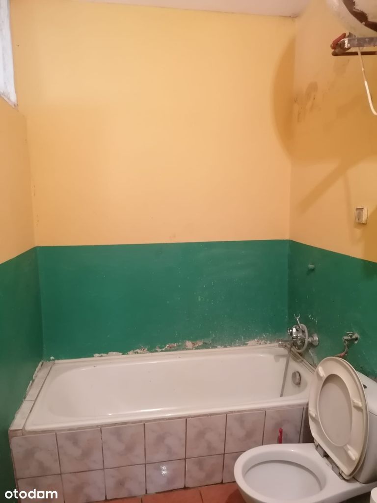 Sprzedam przechodnie mieszkanie do remontu.