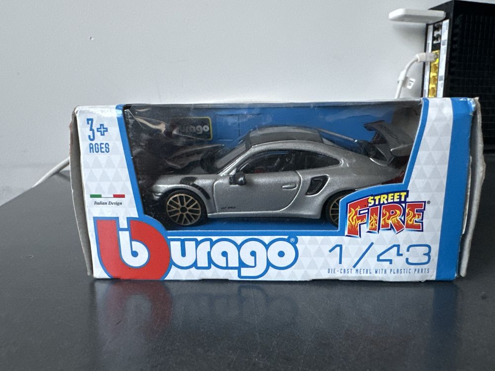 Model burago porsche 911 gt2rs