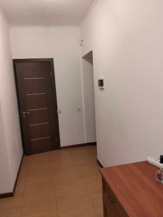 Продається двокімнатна  квартира в елітному районі.