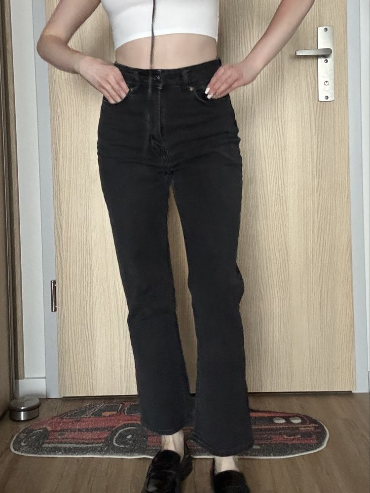 Czarne jeansy flare dla niskich 36 7/8 HM spodnie