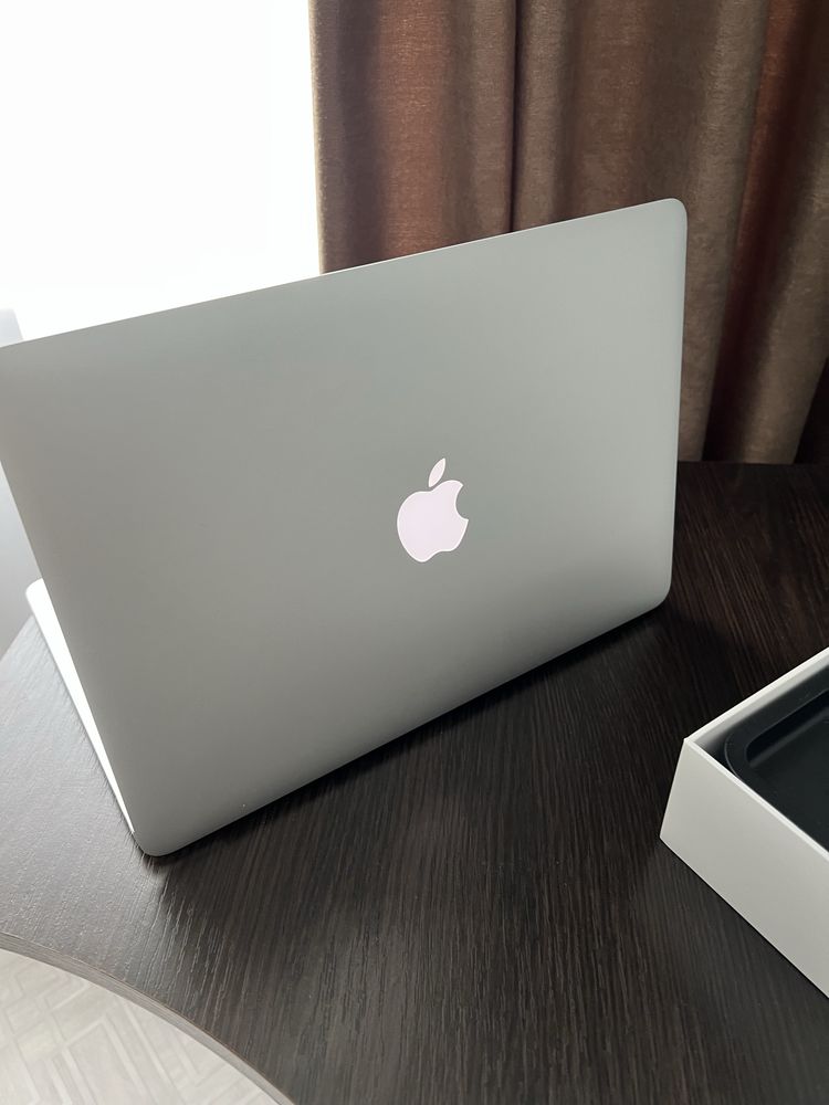 Продам MacBook Air -13