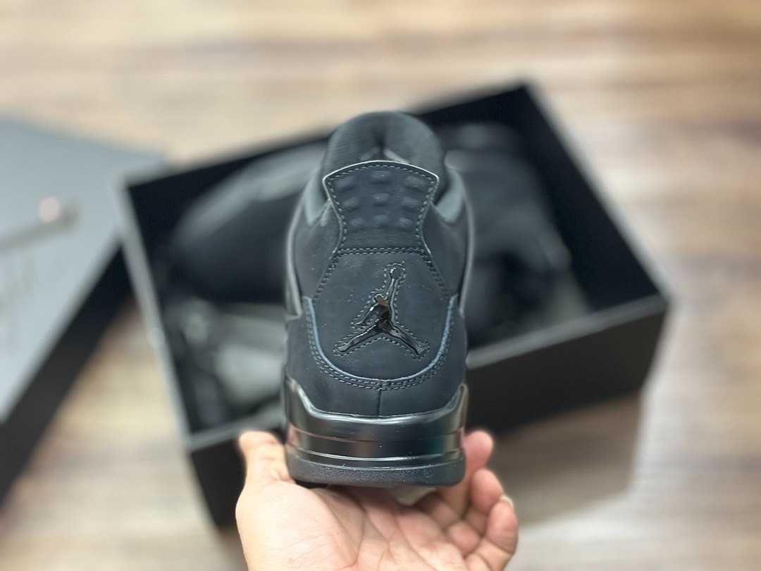 Jordan 4 rétro Black Cat.46