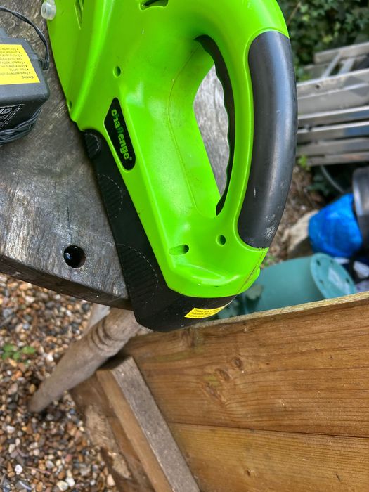 Кущоріз на акумолятор