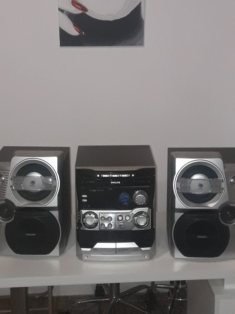 Музыкальный центр PHILIPS, идеальное состояние.