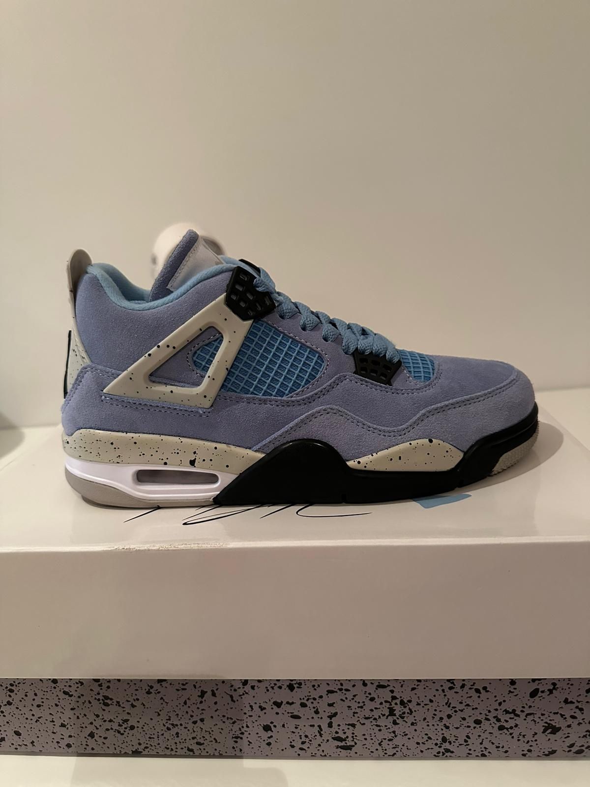 Jordan 4 university blue