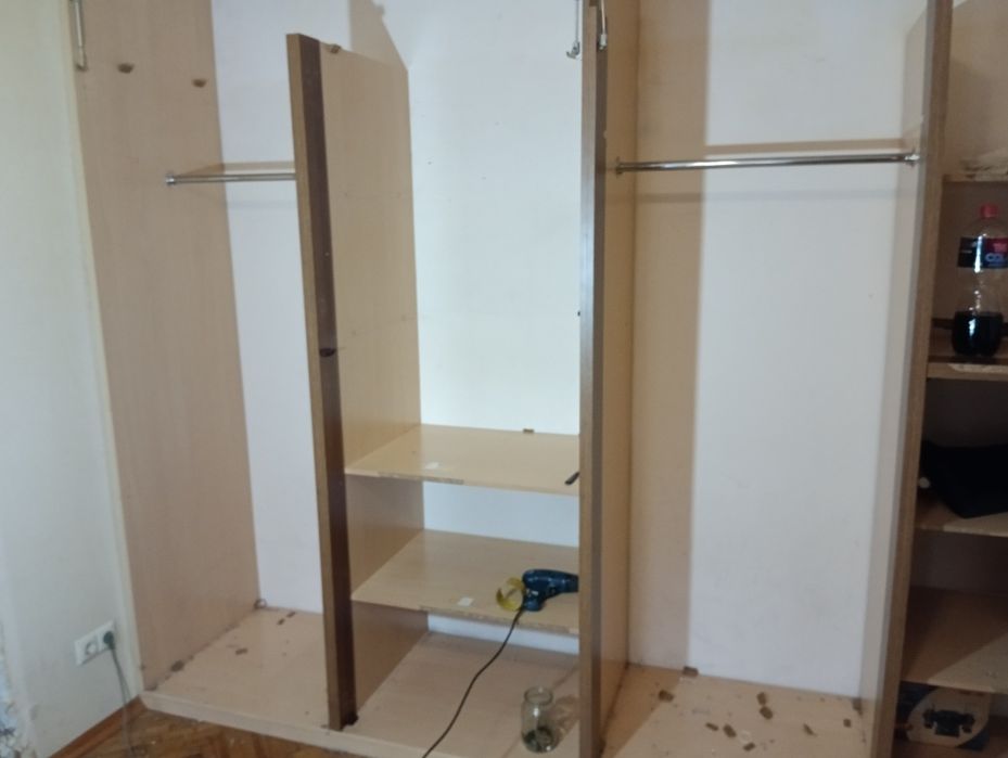 Шкаф. Ширина 3 метра. Килим 3'2. Бу. Бу.