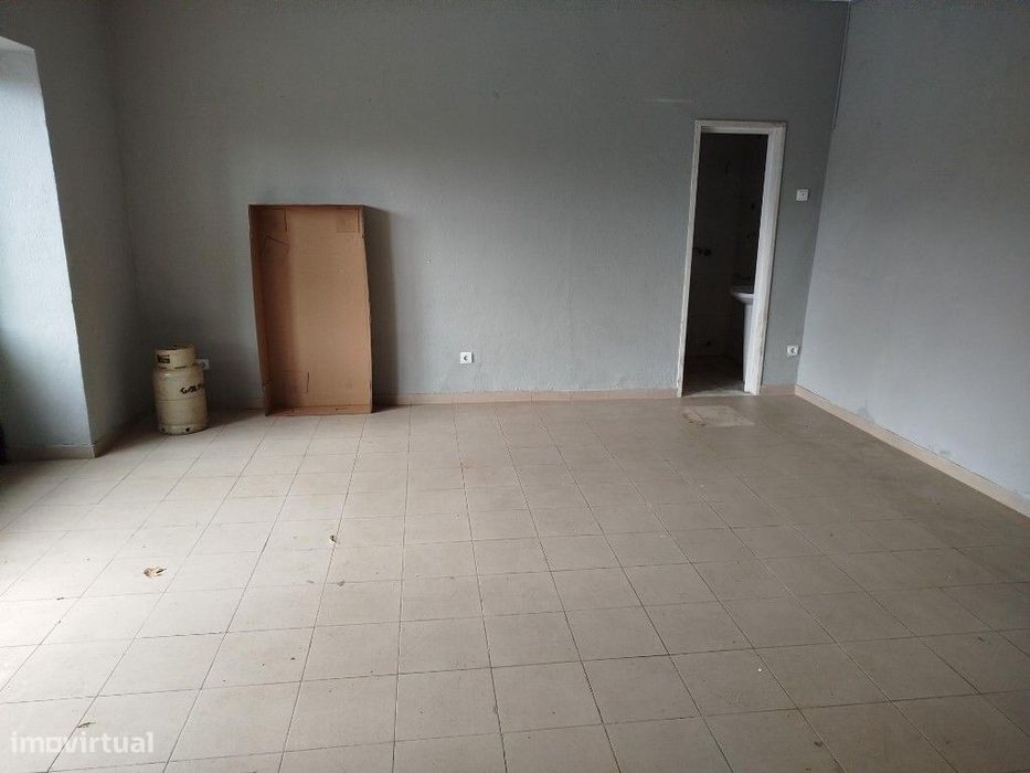 Loja para arrendar em Vila Verde - Terrugem - Sintra