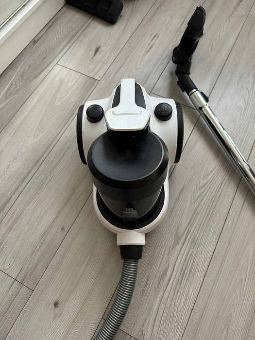 Odkurzacz Electrolux Ease C2 ECC21-2IW 700W