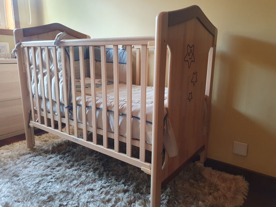 Berço para bebé em madeira