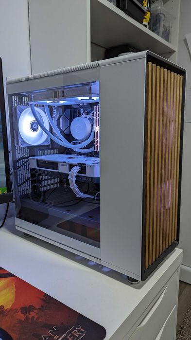 PC Gaming - Ryzen 7 7800X3D + RTX 4070 Super + 64GB RAM