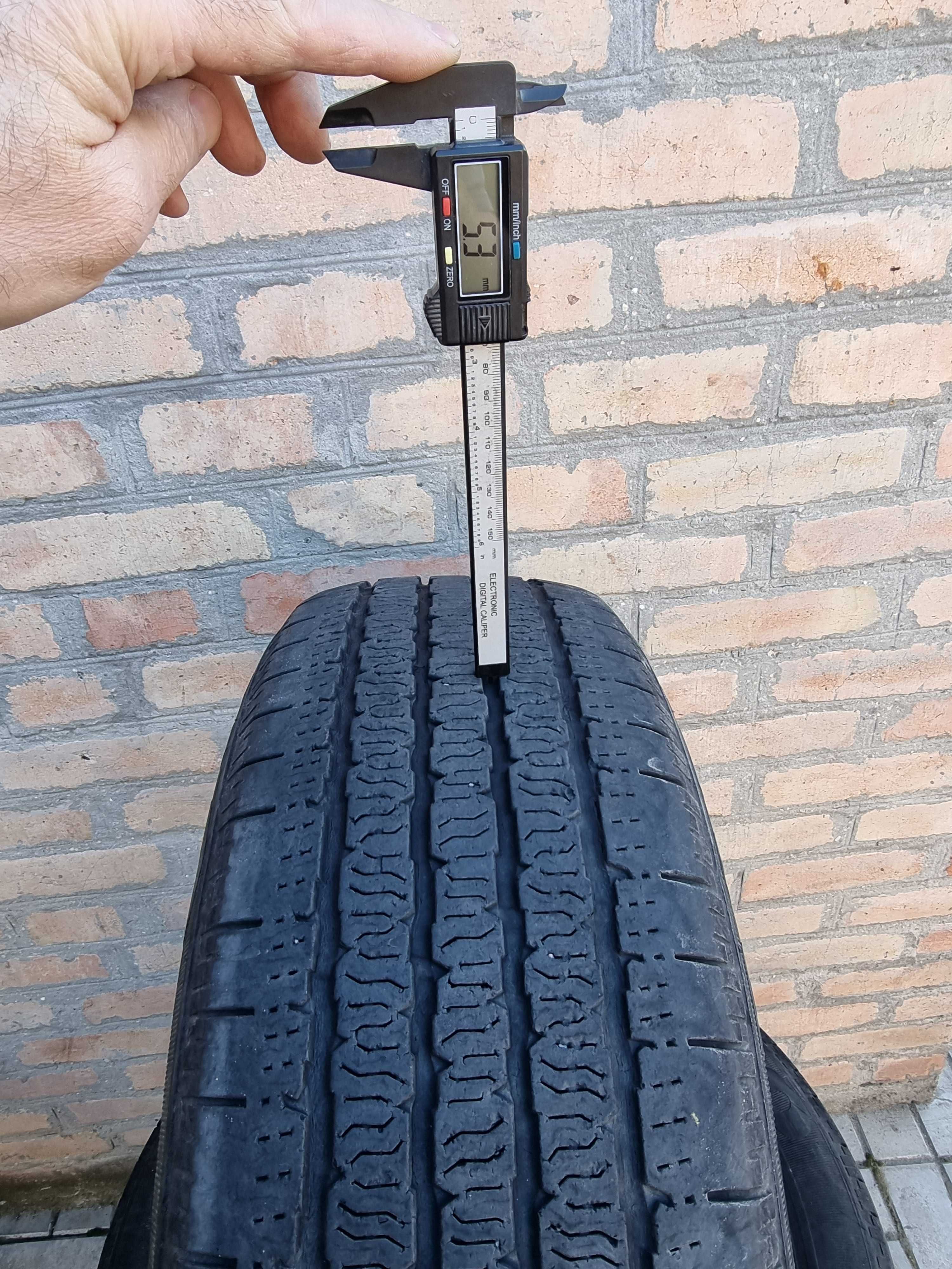 Шини всесезонні Kumho 235/60 R17 (літо, зима) 2000грн комплект