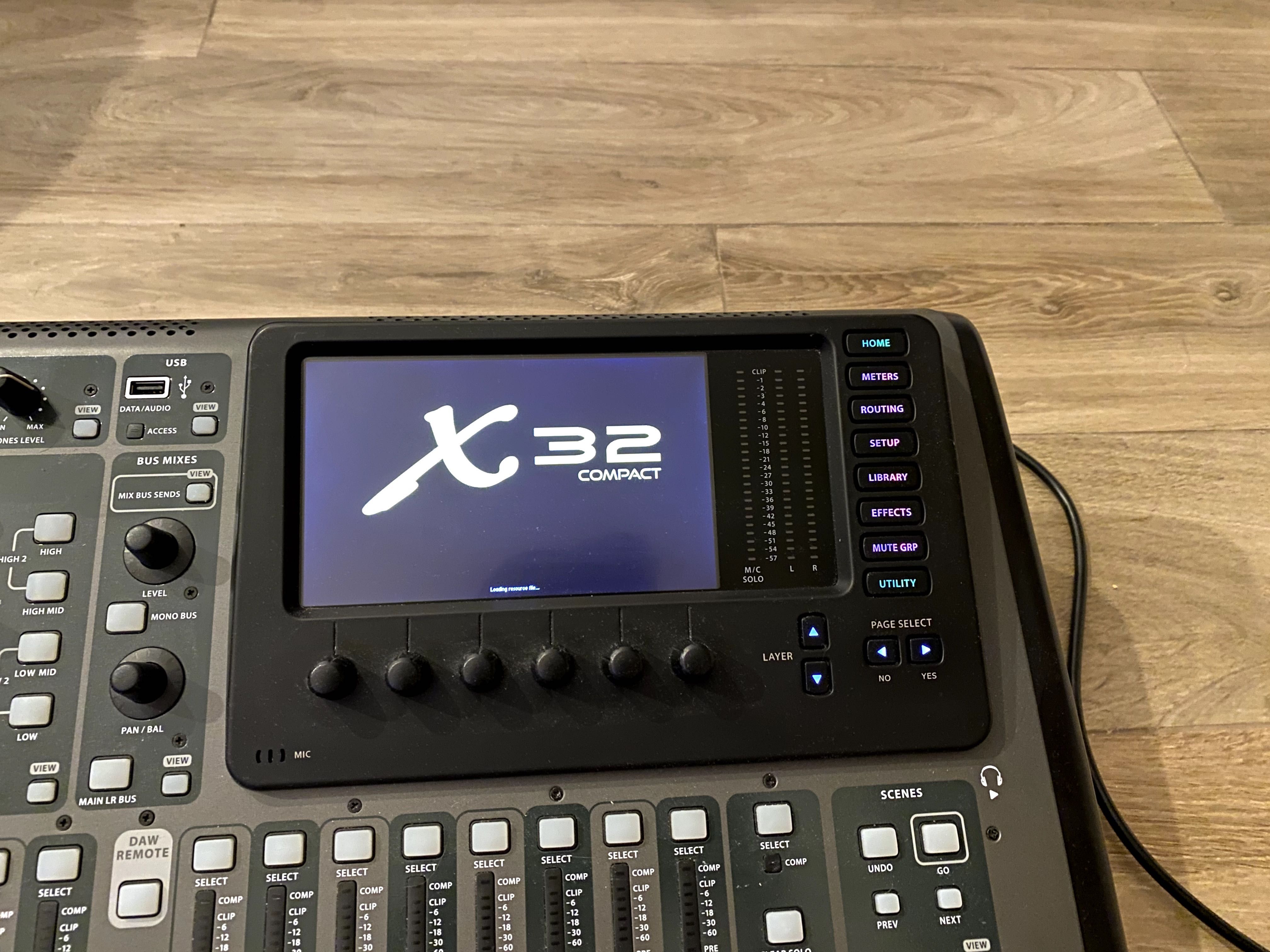Behringer x32 compact - konsola cyfrowa