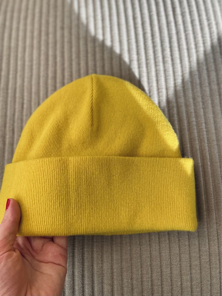 COS Żółta czapka 100% wełna