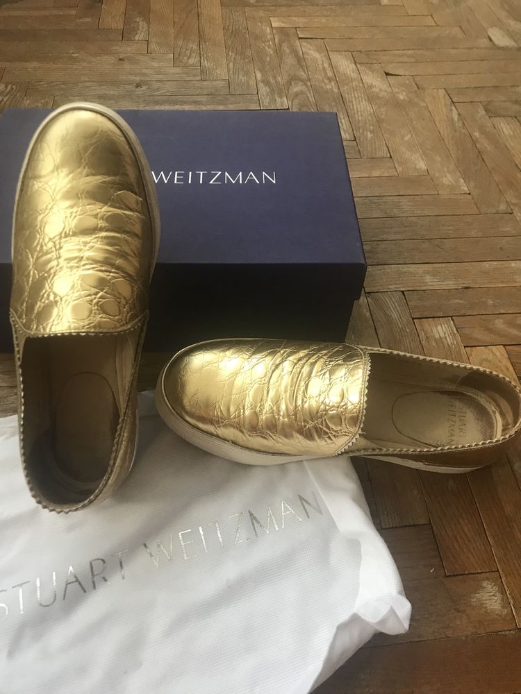 Золоті сліпони бренду Stuart Weitzman