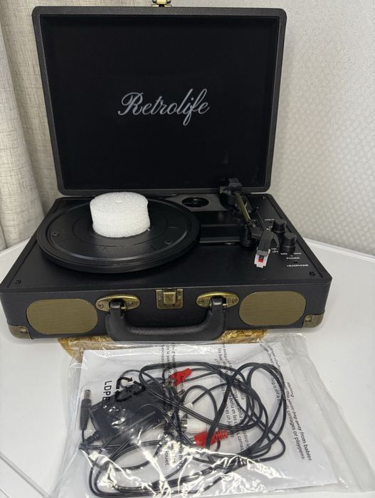 Програвач вінілових платівок Retrolife R609 вініловий програвач