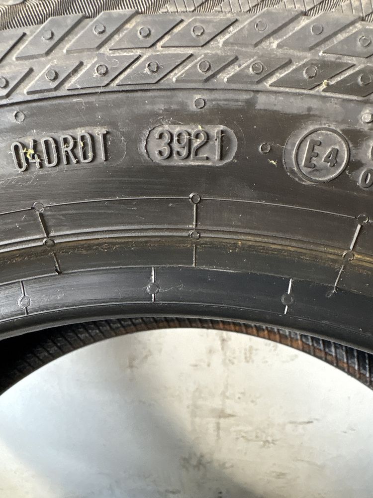 4x Opony Continental VanContact 4Season 215/70R/15C